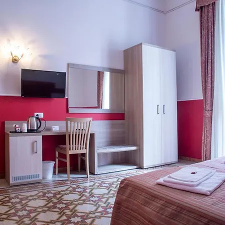 Guest house Domus Napoleone 3*
