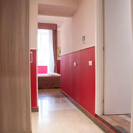 Guest house Domus Napoleone 3*