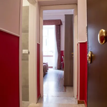 Domus Napoleone 3* Rome
