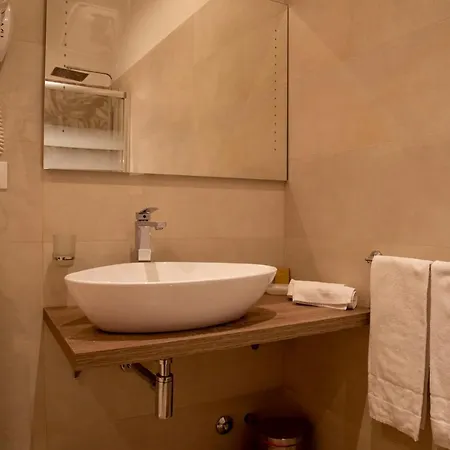 Domus Napoleone Guest house Rome