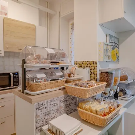 Damiani & Sister Guesthouse 2*