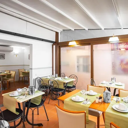 Piazza Di Spagna Otel Roma