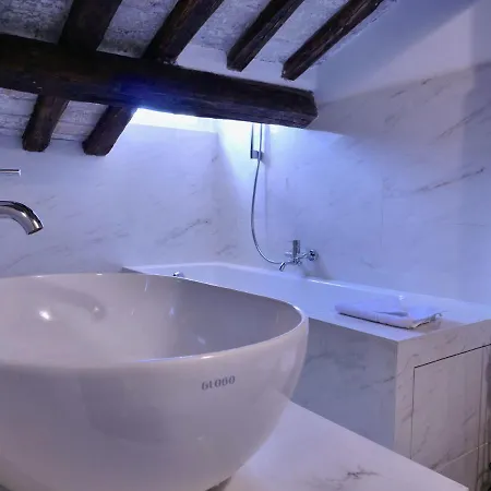 Helmirage Trevi Guest house *