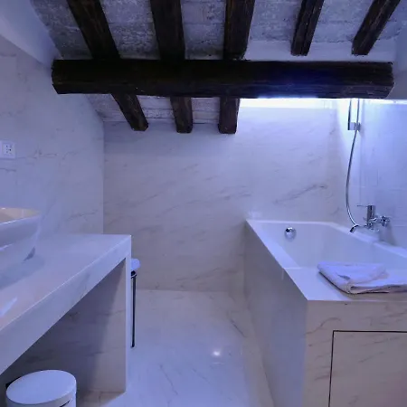 Helmirage Trevi Guest house
