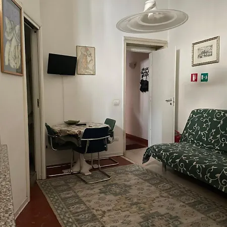 House Bed & Breakfast 2*