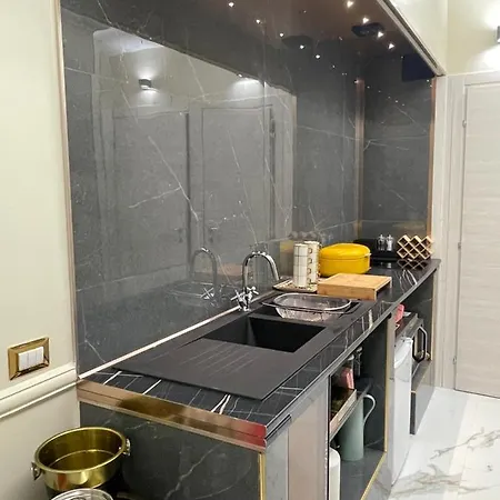 Spanish Steps Glamour & Sauna Luxury **** Appartamento