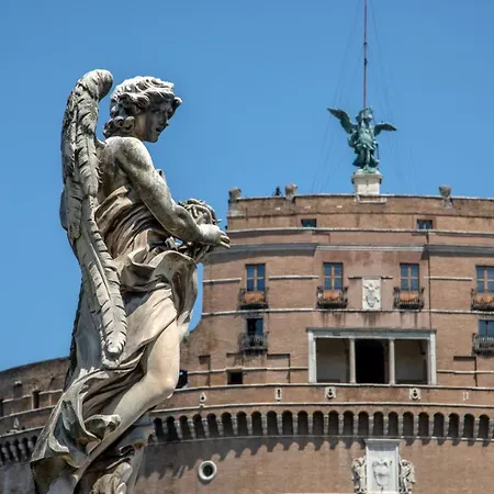 Porta Castello Roma