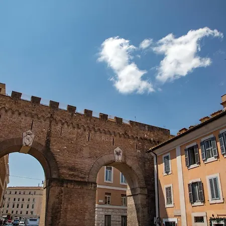 Porta Castello Roma