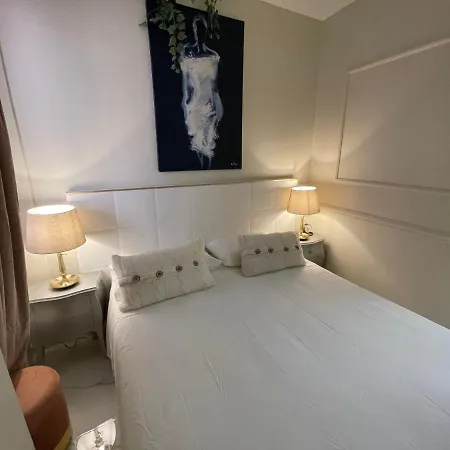 Spanish Steps Glamour & Sauna Luxury ****