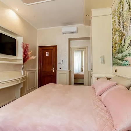 Downtown Luxury - Termini Train Station Bed & Breakfast Rome