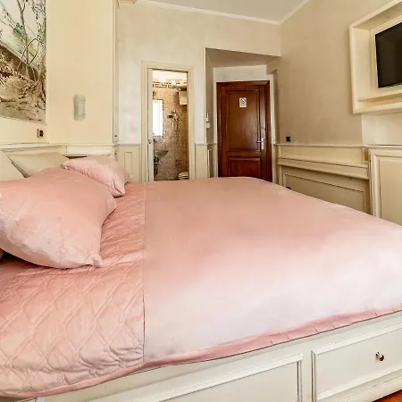 Downtown Luxury - Termini Train Station Bed & Breakfast Rome