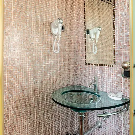 Downtown Luxury - Termini Train Station Bed & Breakfast Rome