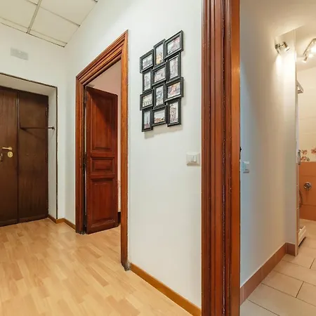 Apartment Borgognoni Rome