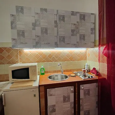 Apartment Red Nine - Stazione Tiburtina *