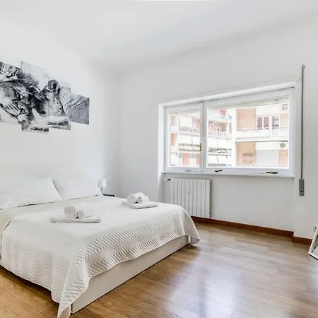 Tiburtina White House *