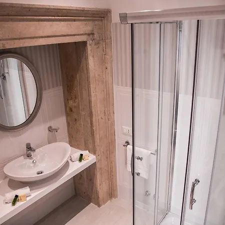 Flowers Apartments Guest house Rome