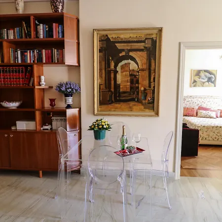 Kings Oda ve Kahvaltı 4*