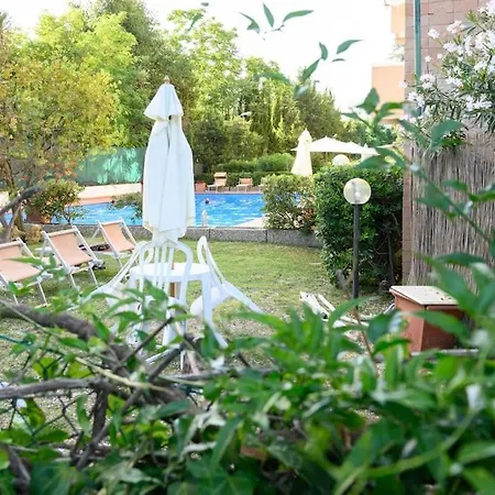 Laura Sweet Con Piscina Rom