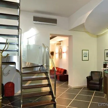 Garda Hotel 3*