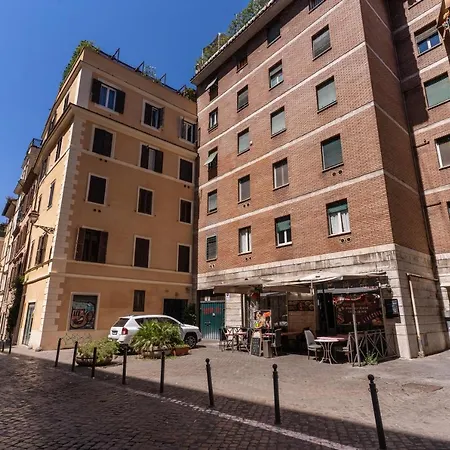 Apartment Domus Lucianae At Colosseum Rome
