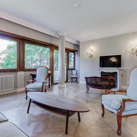 Bmga L Chic And Charm 3bdr Apt In Coppede District Apartment