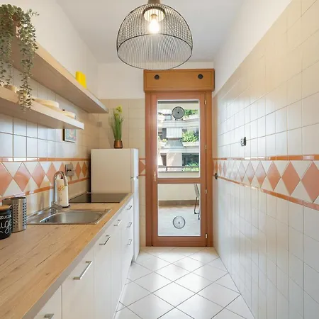 Amsterdam Design + Posto Auto Apartment