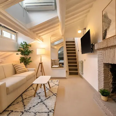 Rooftop Colosseum Apartment *
