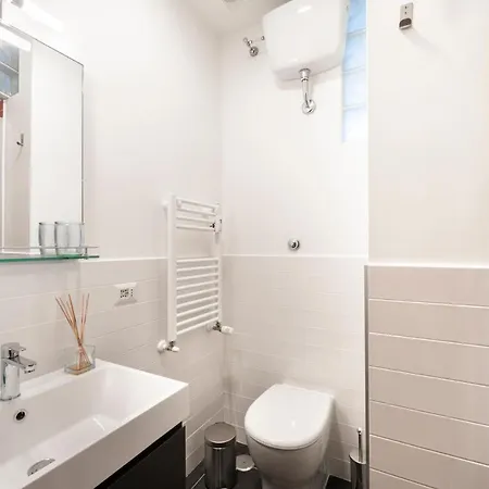 Cozy Flat 2 Bedrooms 2 Bathrooms With Balcony Apartment