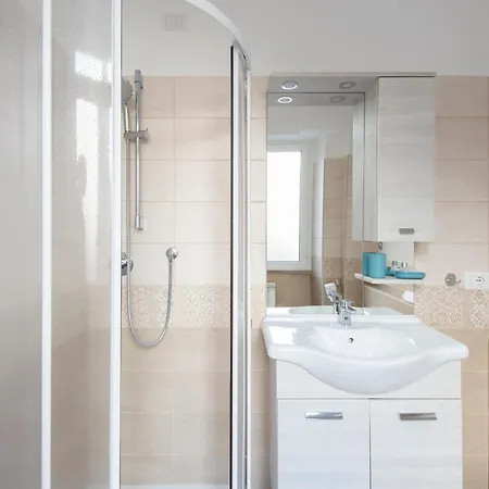 St. John 2br/2bth * Roma