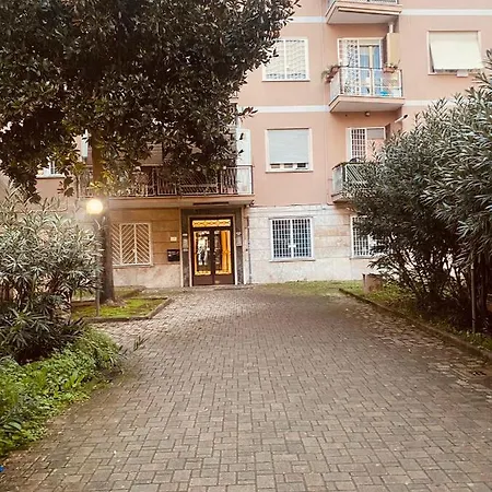 Large Garden Apartamento