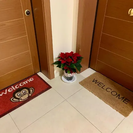 8380 Lory's House Apartamento Roma