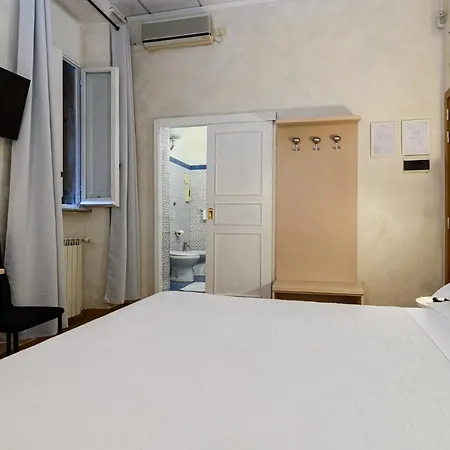 ジュリア ホテル 3*