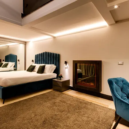 Piazza Farnese Luxury 2*