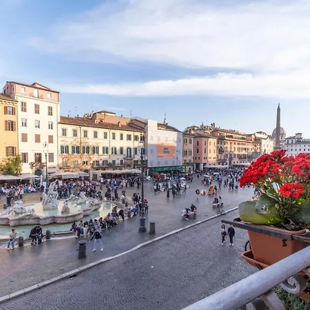Navona Charming Balcony Apartment *