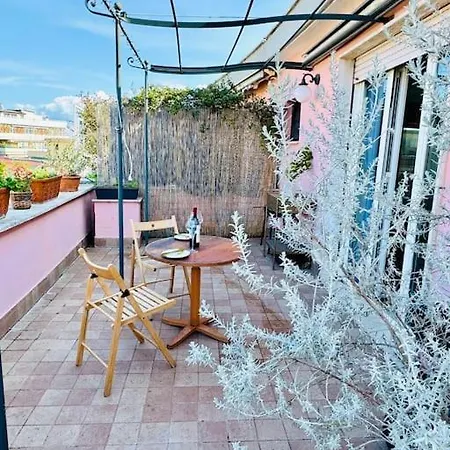 Penthouse Con Terrazzo Vista A Monteverde Appartamento