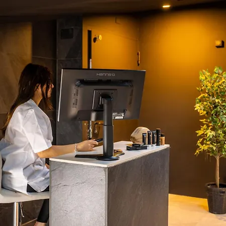 Black Hotell Rom