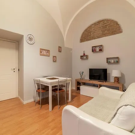 Mm Piramide Appartement *