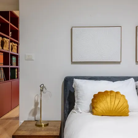 Urban Chic 2 Bedroom Vatican Escape *