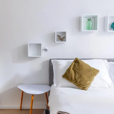 Urban Chic 2 Bedroom Vatican Escape
