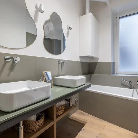 Urban Chic 2 Bedroom Vatican Escape Apartment *