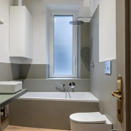 Urban Chic 2 Bedroom Vatican Escape Apartment Rome
