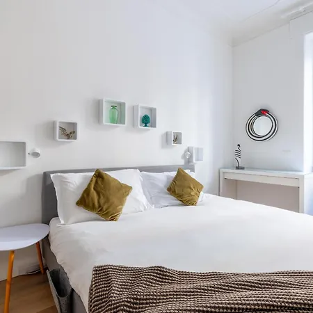 Urban Chic 2 Bedroom Vatican Escape Apartment Rome