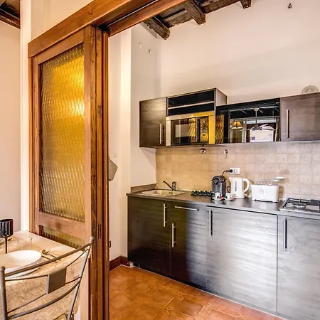 Elegant Behind The Colosseum Apartmán
