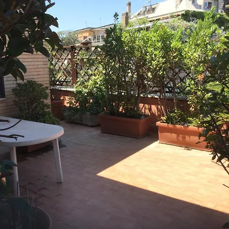 Delizioso Attico A Talenti Rome