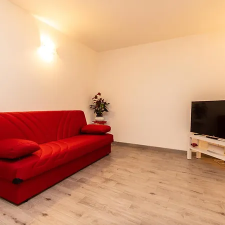 Sweet Station Apartment *