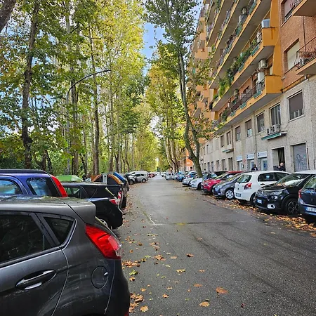 Attico Per Quattro Persone Sulla Nomentana, Wi-fi, Aria Condizionata * Roma