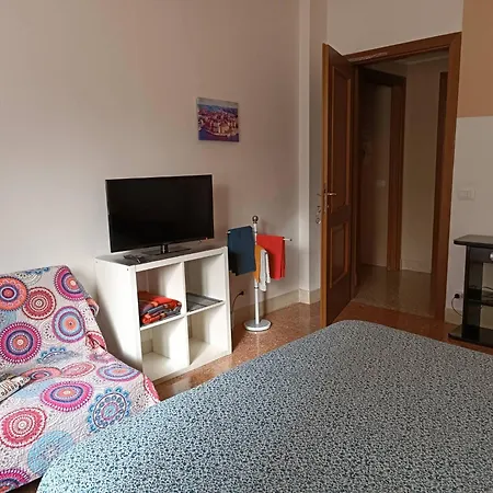 Affittacamere , Near Trastevere Station