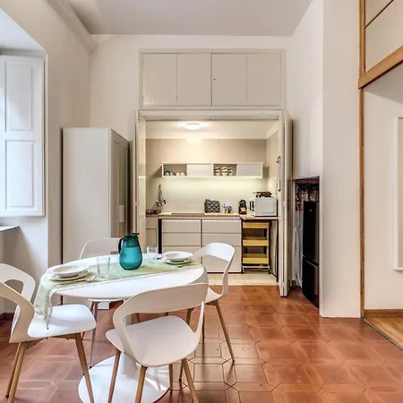 Elegant Behind The Colosseum Апартаменты Рим