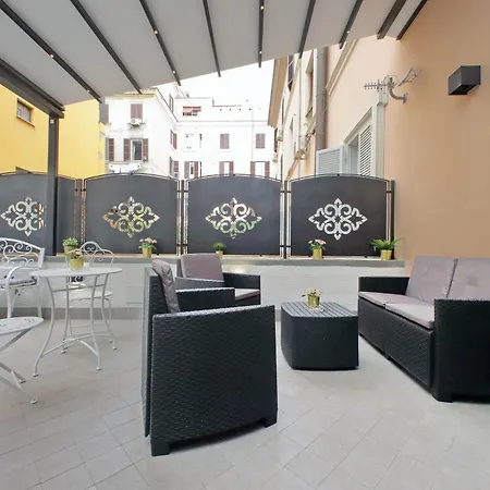 Roman Holiday Suites *