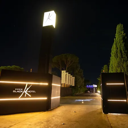 Hotell Black 4*